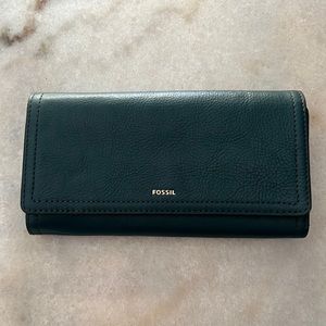- Blue Fossil wallet. In great condition!